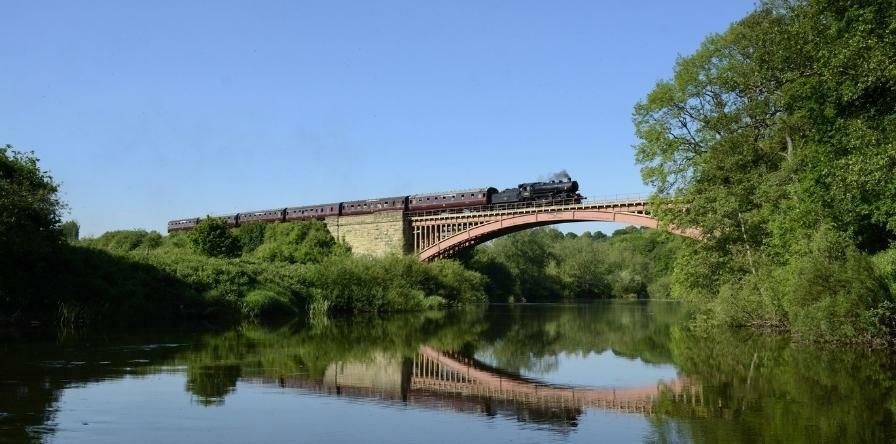 Photo of Severn Valley Railway going over Victoria Bridge in Bewdley