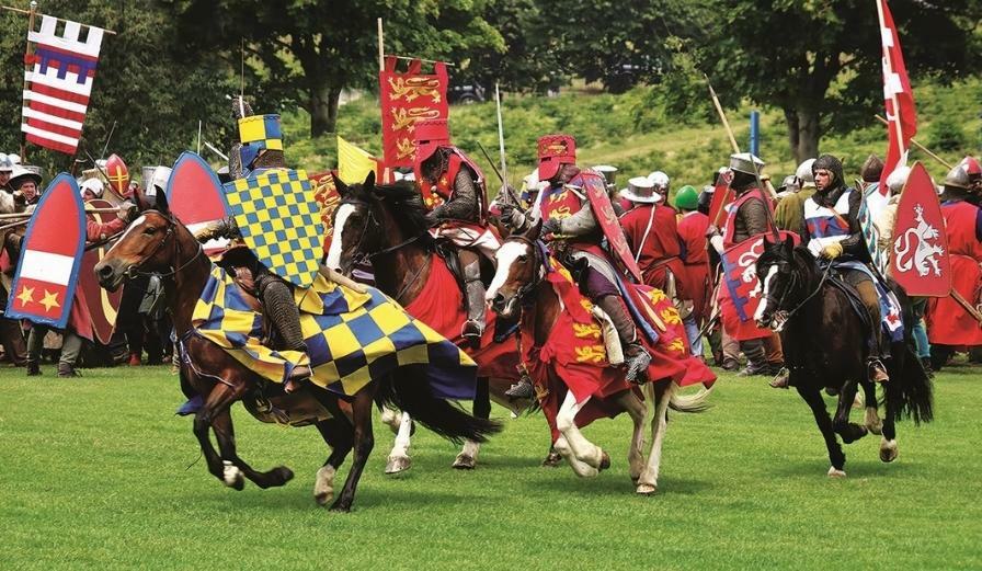 Photo of knights on horses at the Battle of Evesham Festival