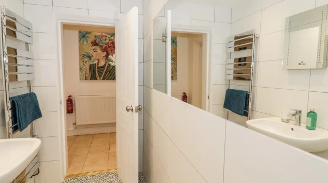 Bathroom quiry picture