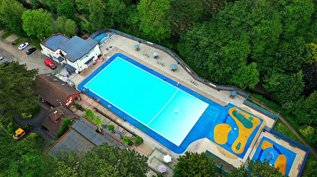 RNI Films IMG AAFEF3 E2 1498 44 C0 BF53 D536565860 F8b