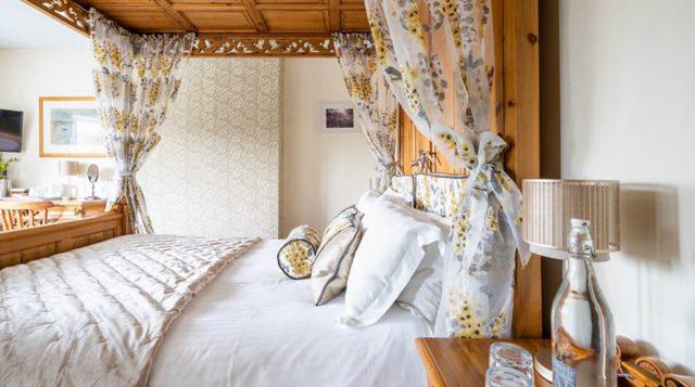 Snowshill Room4 750x500 1