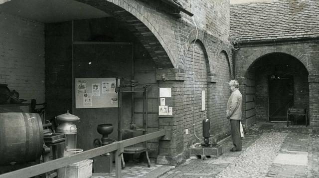 Bm000250 bewdley museum buildings the shambles after conversion