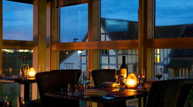 Eckington manor restaurant night