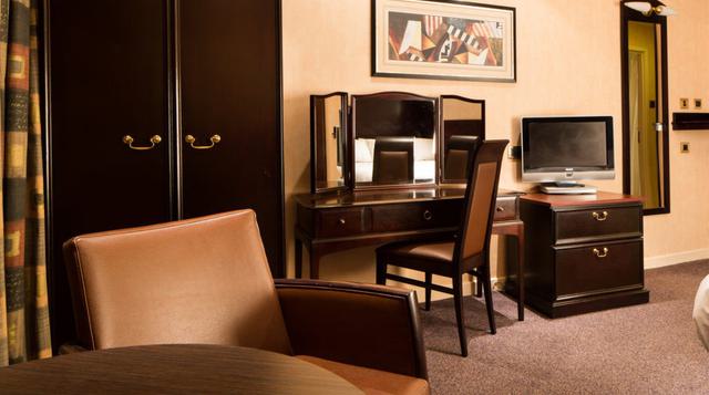 Mercure bewdley the heath hotel classic double room desk 01 lr 120612 1024x683 1