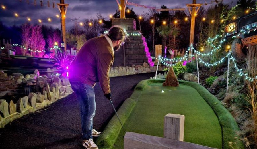 https://visit-worcs.transforms.svdcdn.com/production/assets/images/Glow-Golf-at-Aztec-Adventure.jpg?w=896&h=521&auto=compress%2Cformat&fit=crop&dm=1793115804&s=5df11f35d0f9fa1769679e56df698bb6