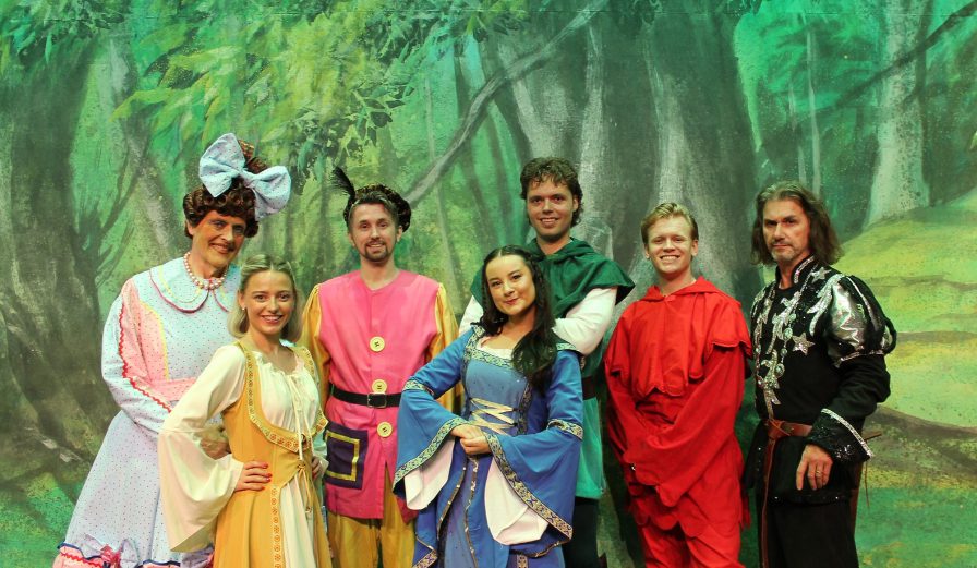 https://visit-worcs.transforms.svdcdn.com/production/assets/images/Worcester-Theatres-2.jpg?w=896&h=521&auto=compress%2Cformat&fit=crop&dm=1793116440&s=ad4982261aa8a4818b0c2a0891e11b44
